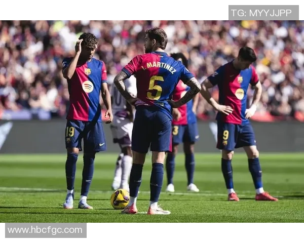 足球明星背影合影展现独特魅力与团队精神的精彩瞬间